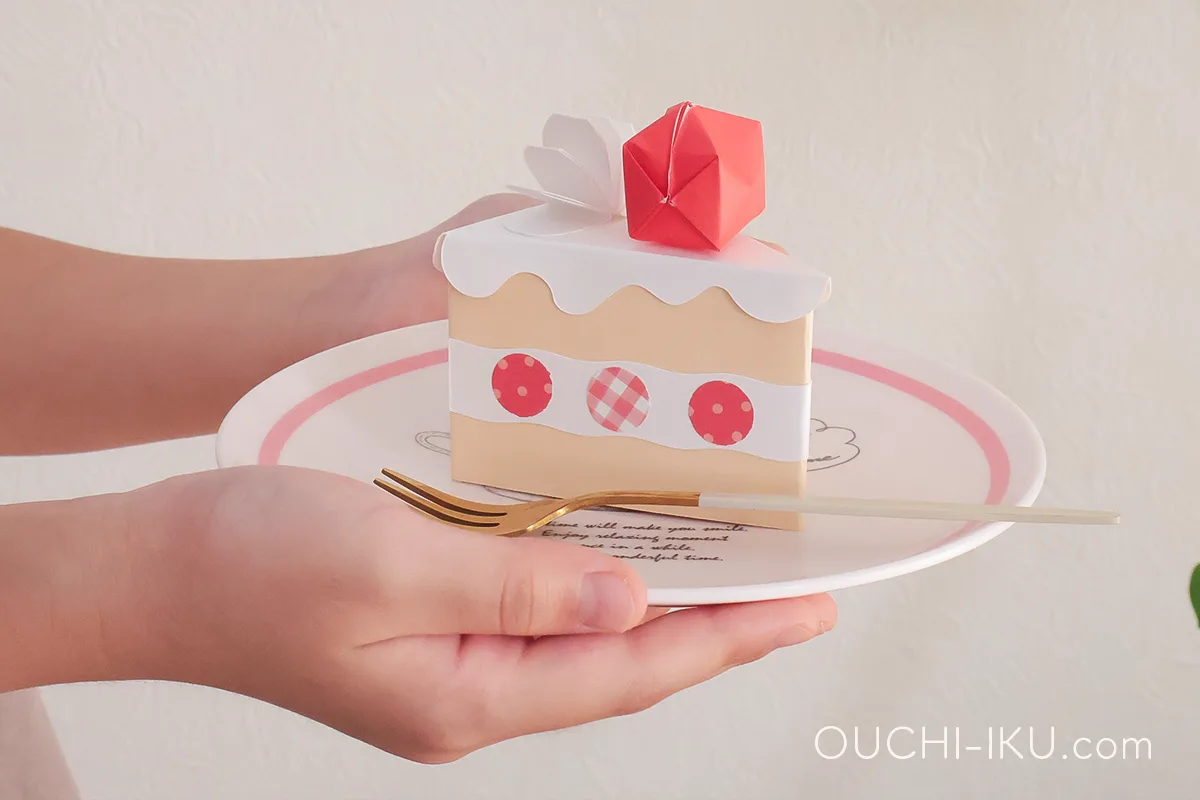 牛乳パックで作るケーキの工作作品