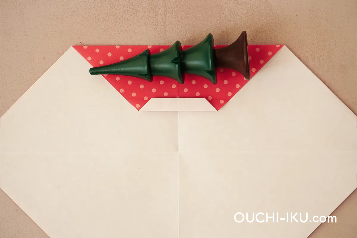 折り紙1枚で全身サンタの作り方8