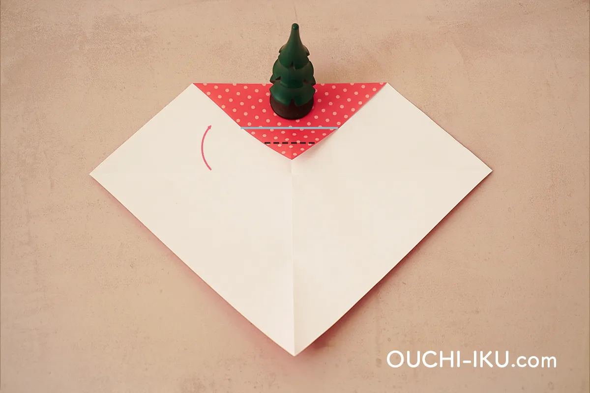 折り紙1枚で全身サンタの作り方7