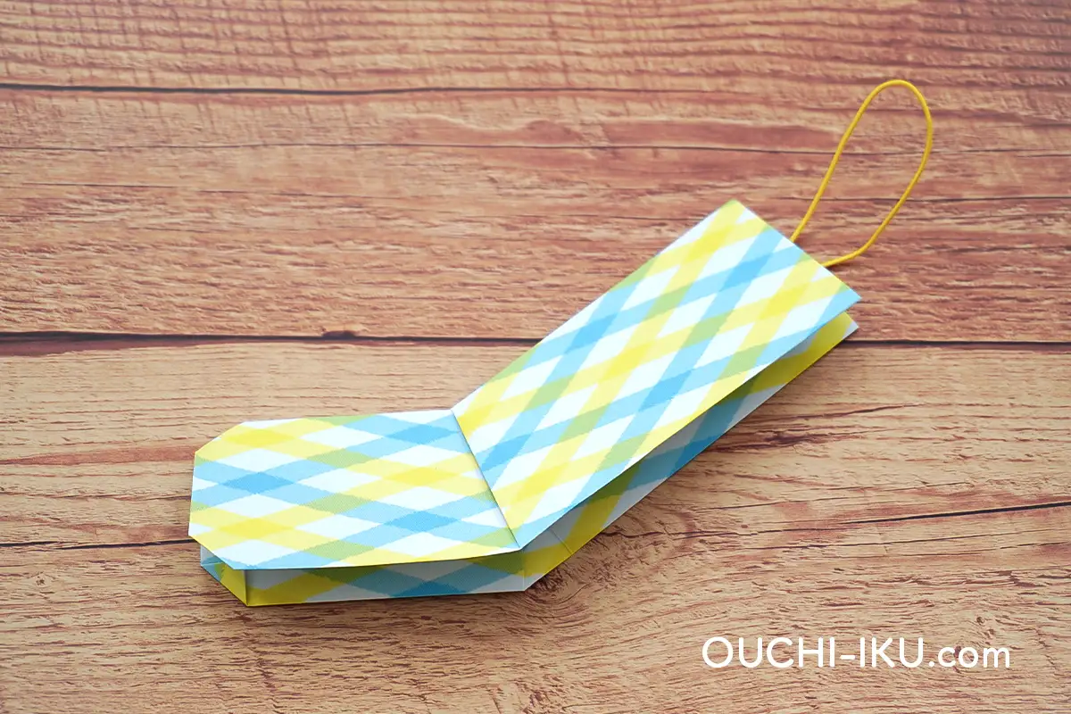 折り紙で作るクリスマスの靴下