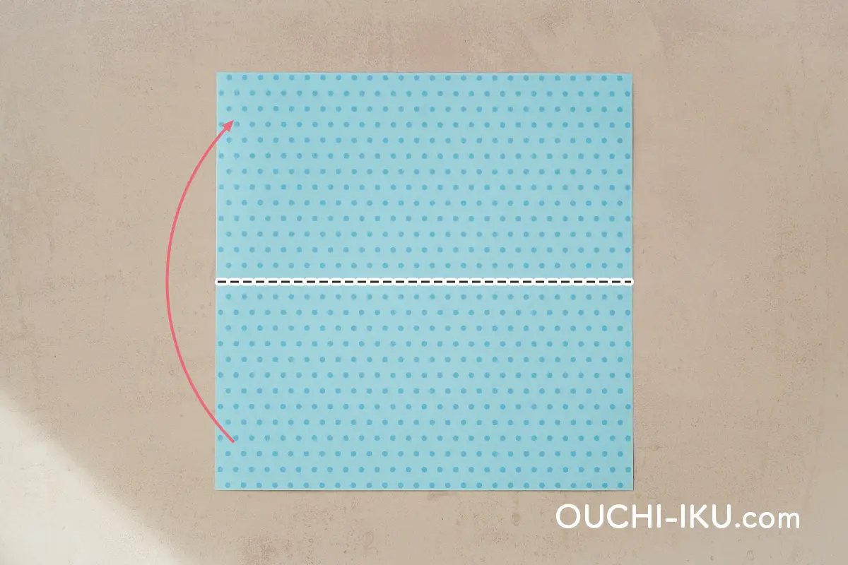 折り紙で作るクリスマスの靴下の折り方1