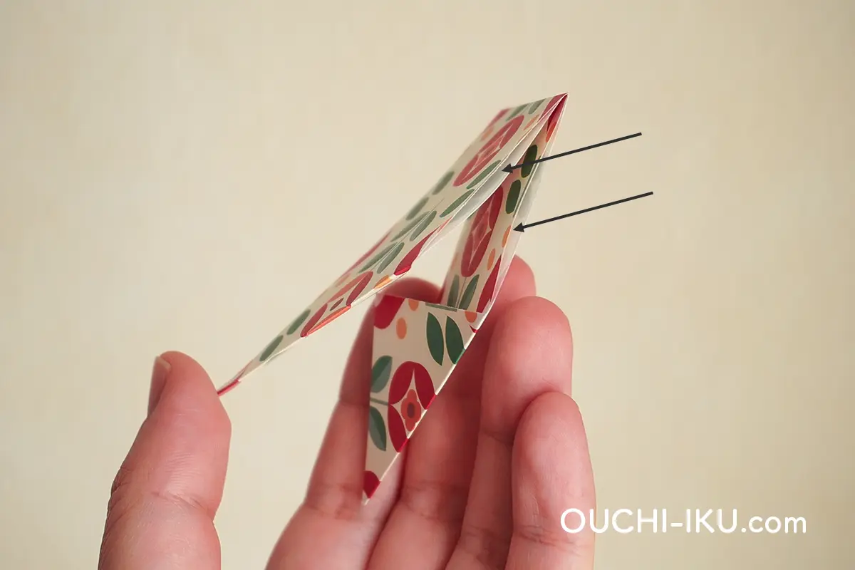 折り紙で作る簡単クリスマスリースのつなげ方1