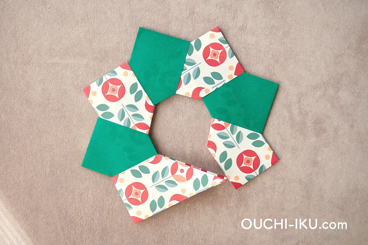 折り紙で作る簡単クリスマスリースのつなげ方2