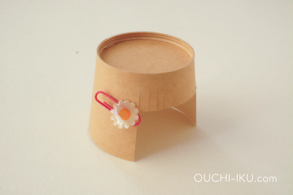 紙コップ着せ替え人形の帽子の作り方