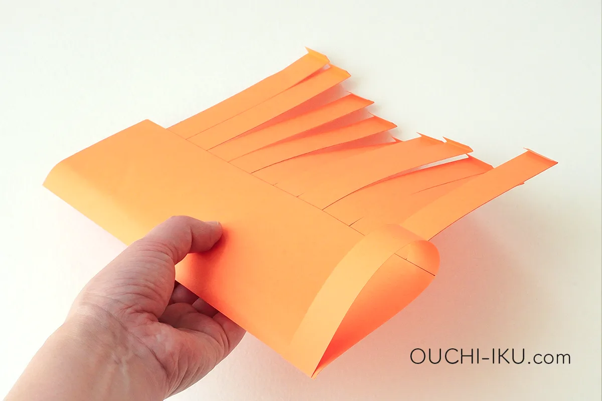 紙コップで作るハロウィンお菓子入れの作り方5