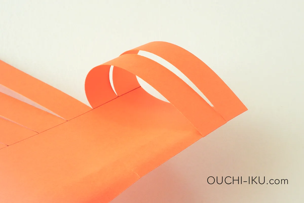 紙コップで作るハロウィンお菓子入れの作り方5