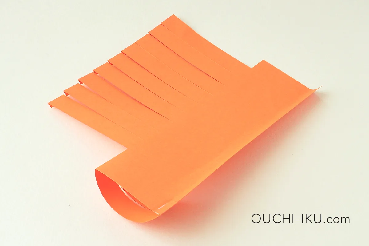 紙コップで作るハロウィンお菓子入れの作り方5