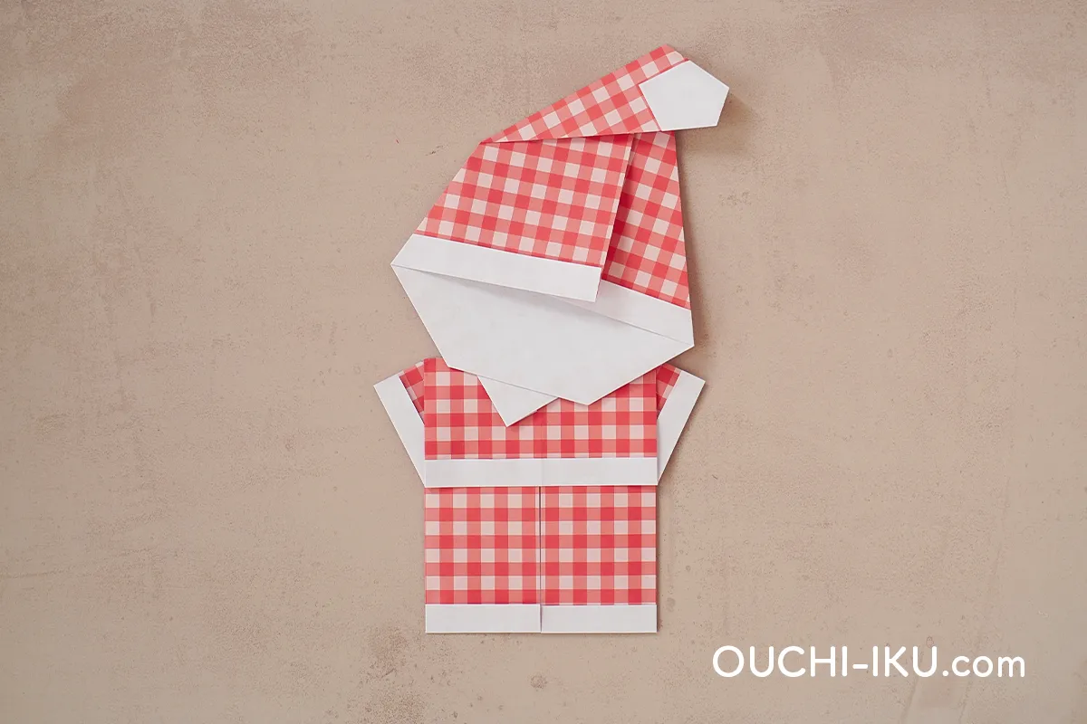 折り紙2枚でで作るサンタクロースの【体】11