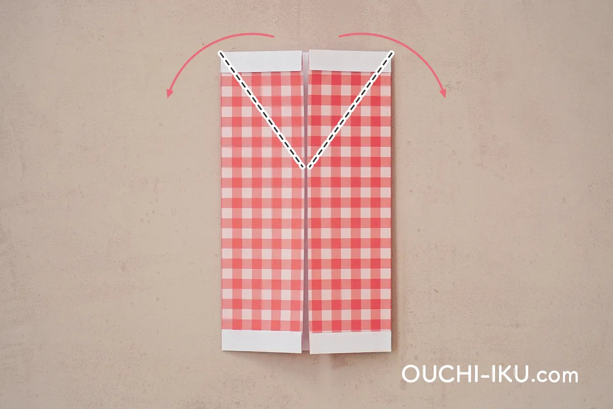 折り紙2枚でで作るサンタクロースの【体】7