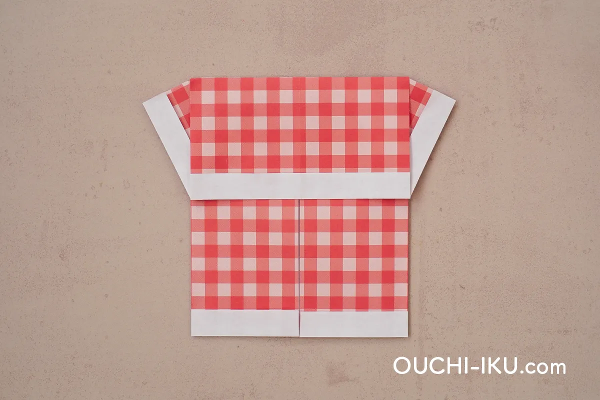 折り紙2枚でで作るサンタクロースの【体】9