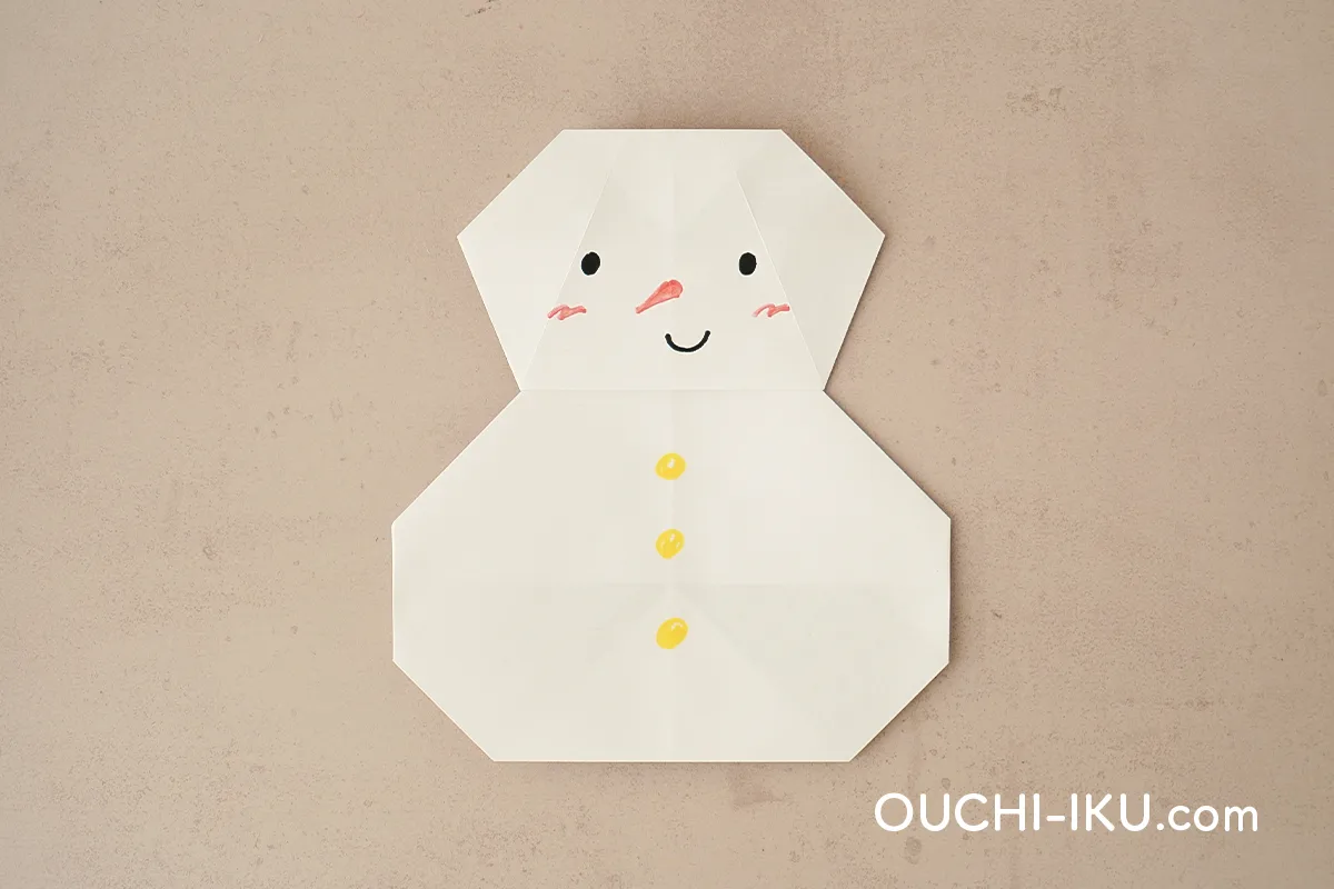 黄色い折り紙で折った雪だるま
