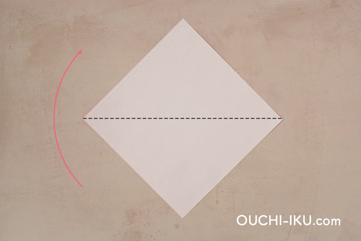 三角サンタの折り紙の作り方1