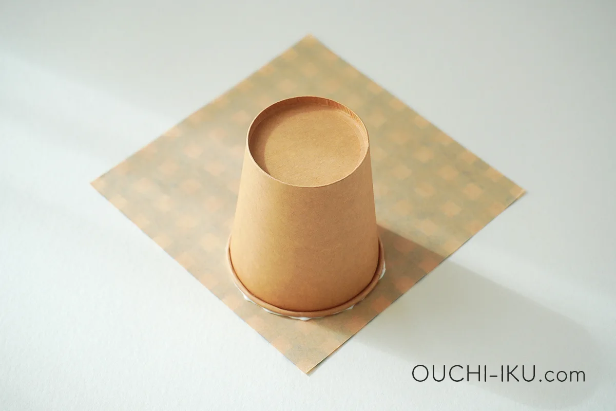 紙コップで作るアドベントカレンダーの作り方3