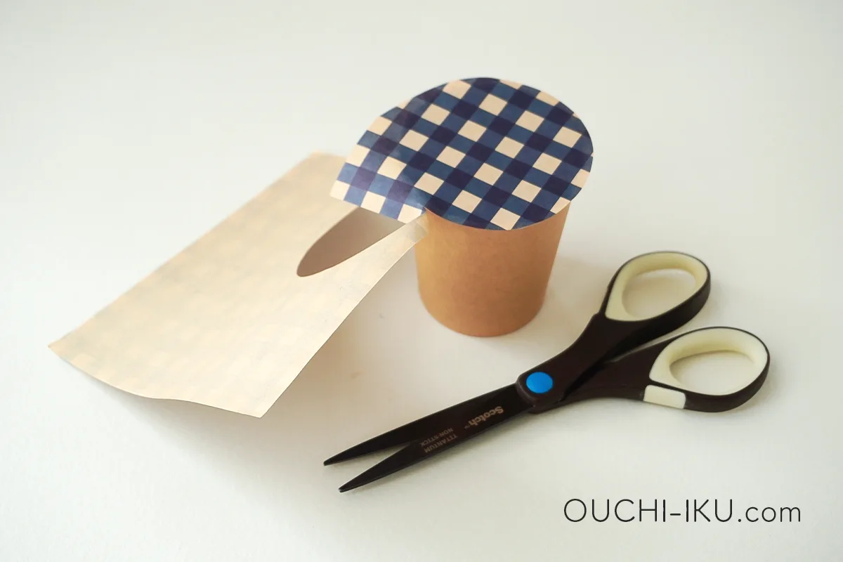 紙コップで作るアドベントカレンダーの作り方4