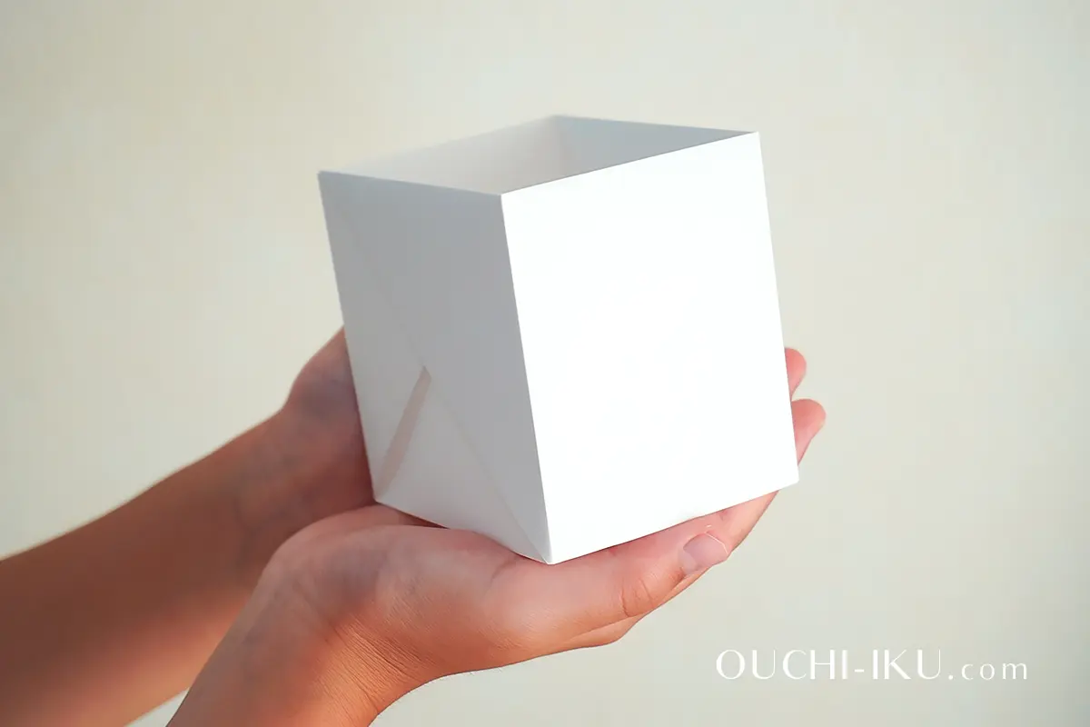 【A4コピー用紙で作る箱】1枚で簡単！のり不要の小物入れの折り方