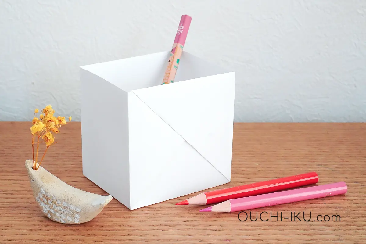 【A4コピー用紙で作る箱】1枚で簡単！のり不要の小物入れの折り方