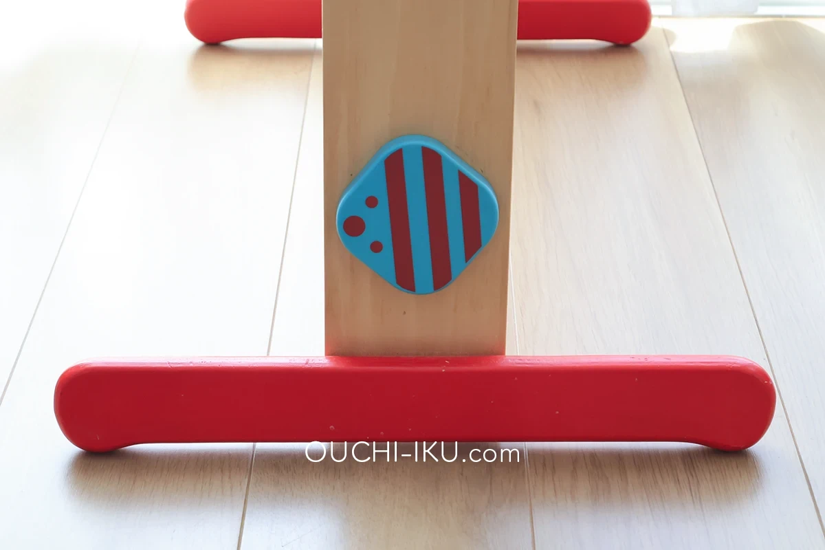 IKEAの木製ベビージムのあし