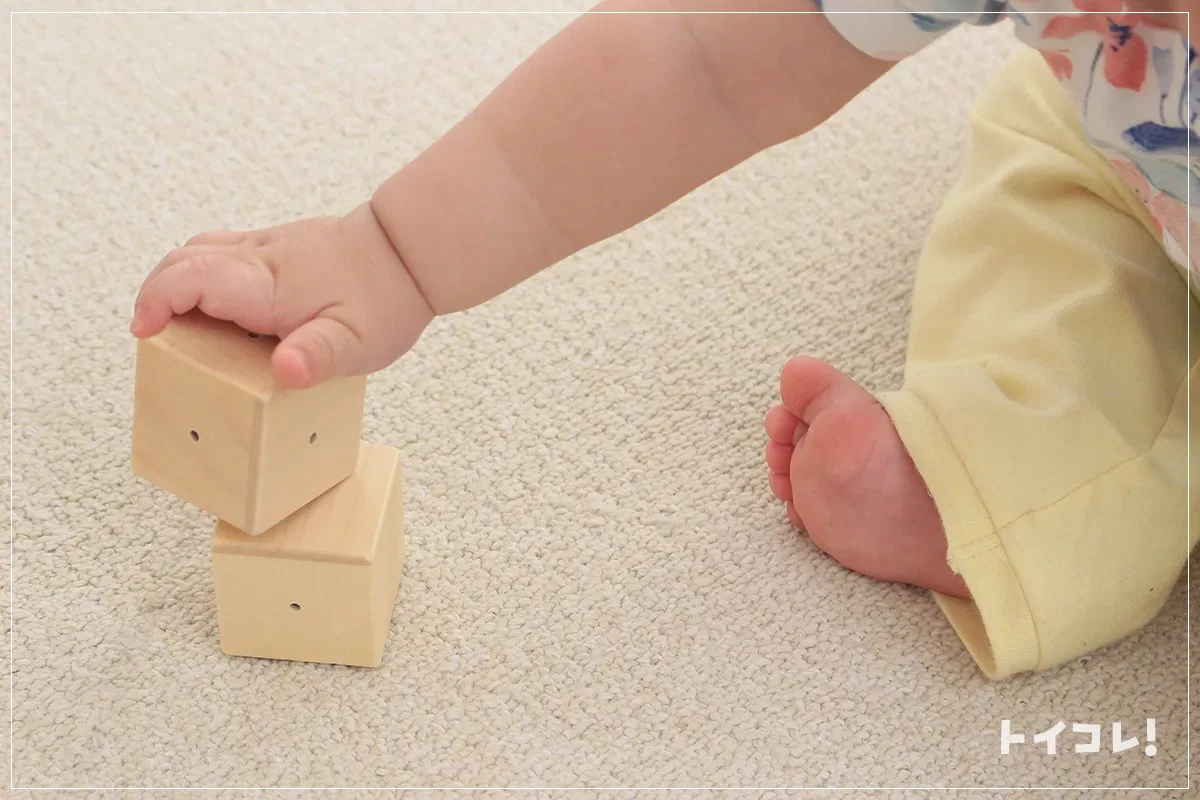 ベビーキューブは赤ちゃんが積みやすいサイズ