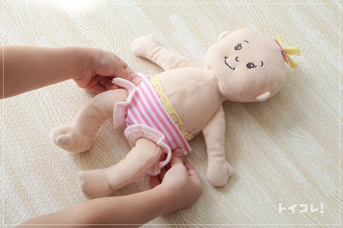 ボーネルンドのリトルベビーステラをお世話する子供