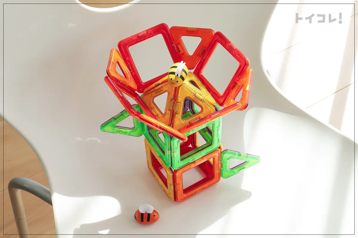 マグフォーマーの正規品で作った花