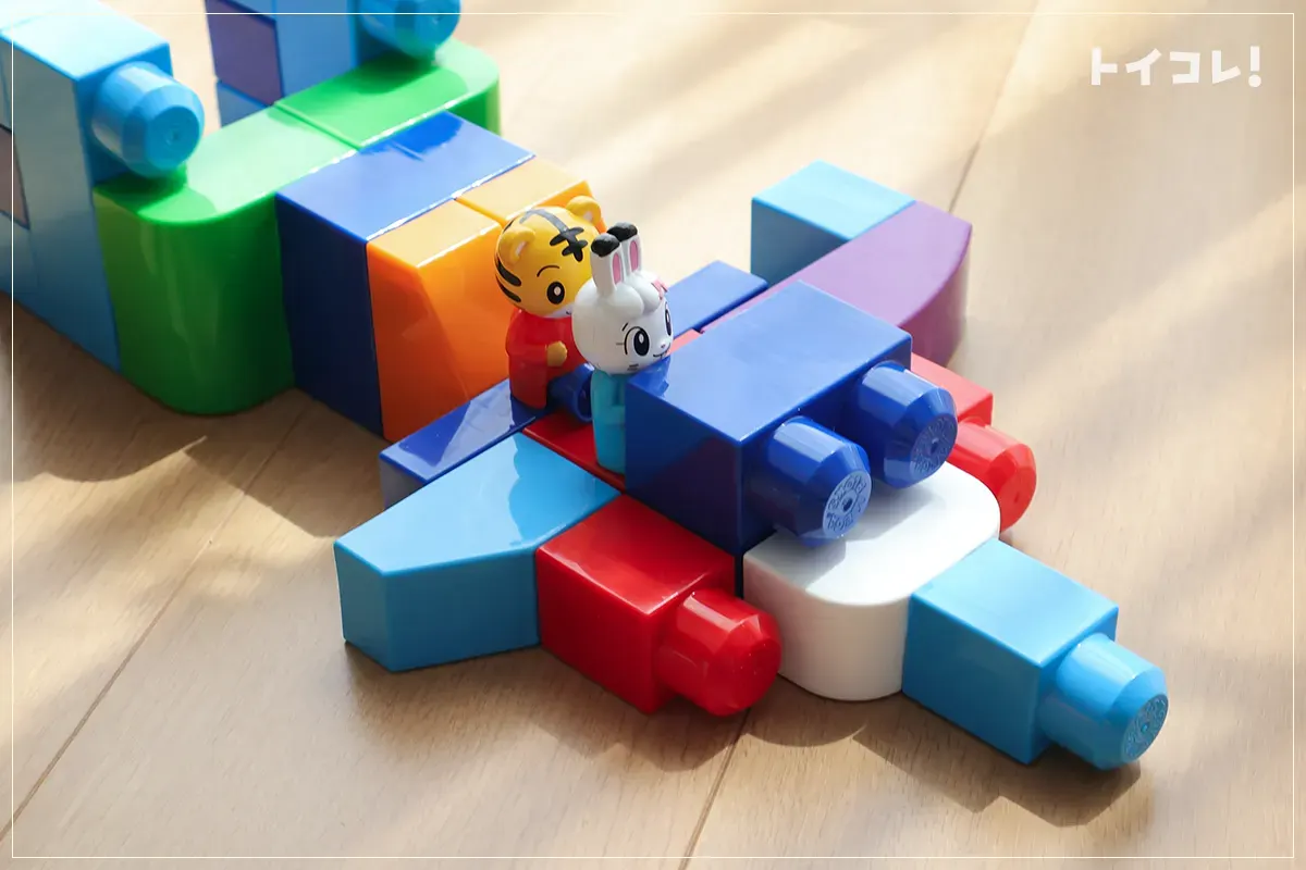 メガブロックの基本セットで作ったスペースシャトル