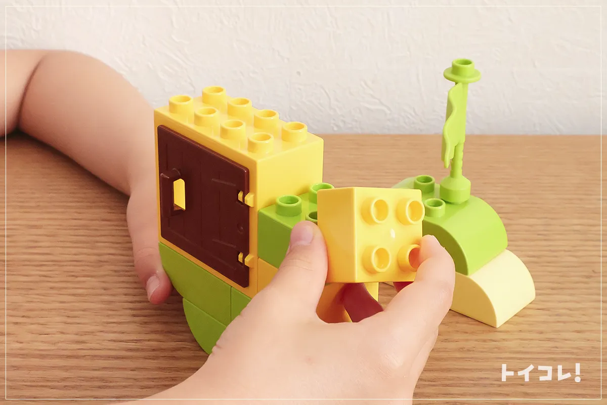レゴデュプロで作品を作っているところ