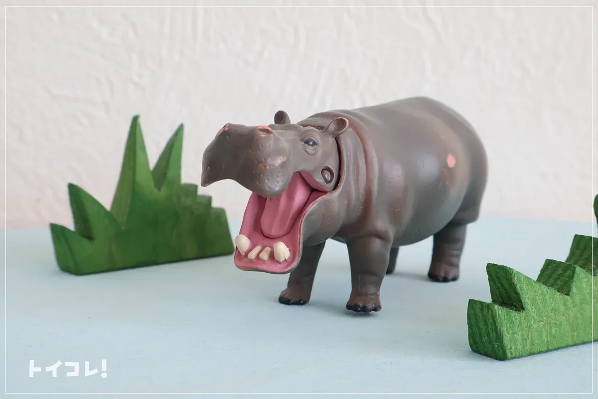 アニアのカバのフィギュア口を開けたところ
