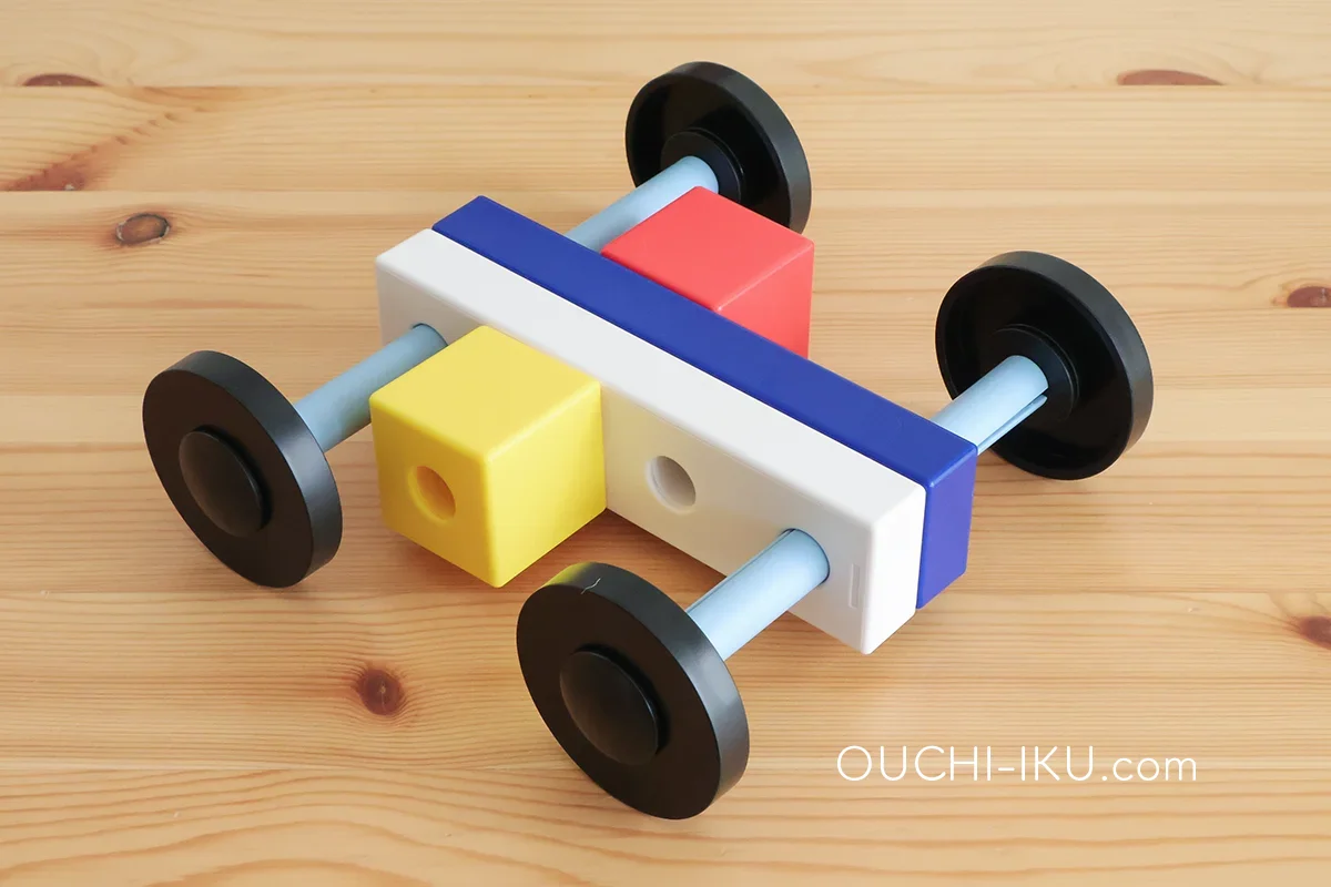 シャオールのコロンブスのつみきで作った車