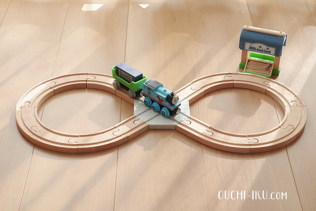 トーマスのレールセットを組み立てたところ