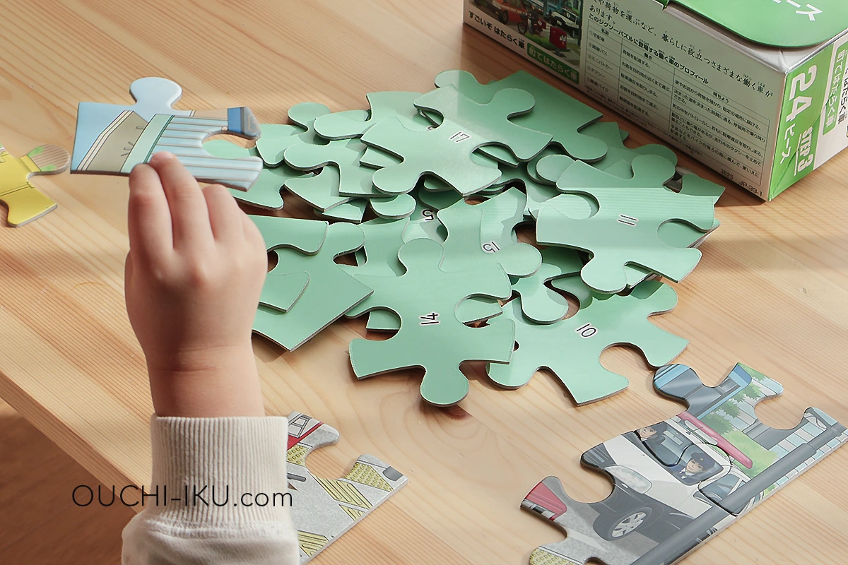 くもんのジグソーパズルで遊んだ様子