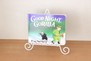 『good night, gorilla』 絵本のあらすじ。おやすみ前に簡単な英語タイムを楽しもう