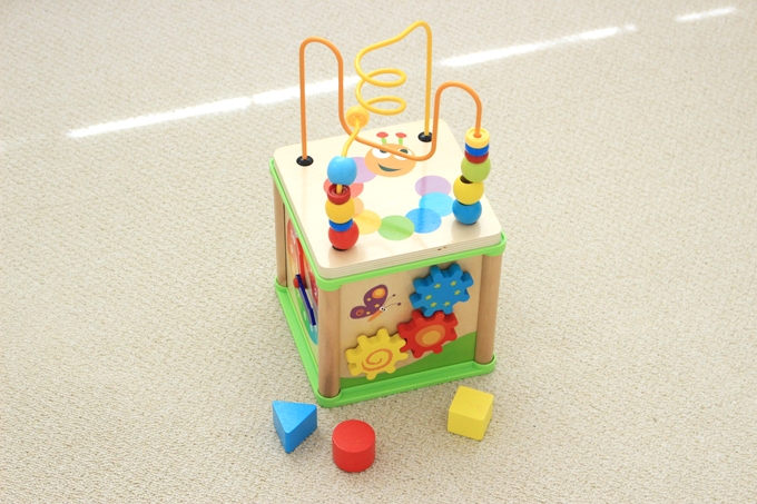 西松屋の知育玩具「あそぼっくす 」は5つの遊びができるコスパ最強おもちゃ！
