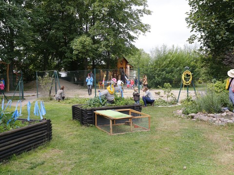 フレーベル教育を取り入れた幼稚園の自然観察ができる園庭