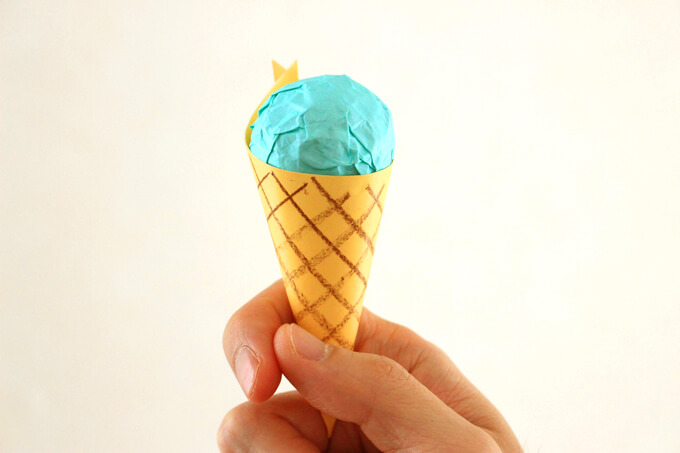 折り紙の立体アイスクリームの作り方 コーンとカップが選べちゃう楽しいおもちゃ オウチーク