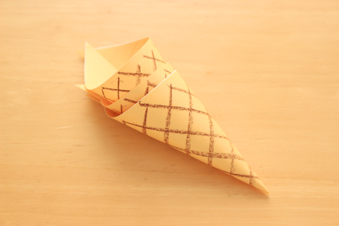 折り紙アイスのコーンの作り方