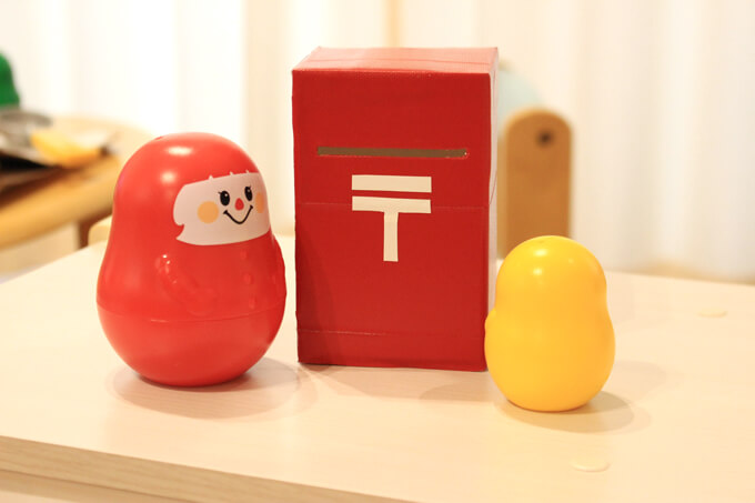 モンテの落とす遊び 牛乳パックでポストを作ろう 郵便屋さんごっこで器用さも身につく オウチーク