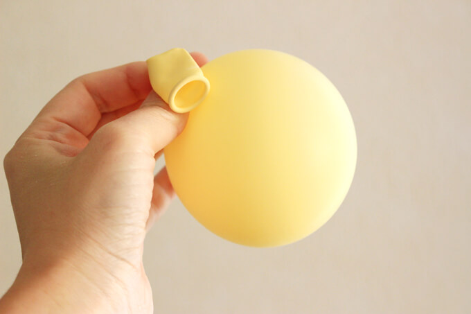 風船を膨らませる