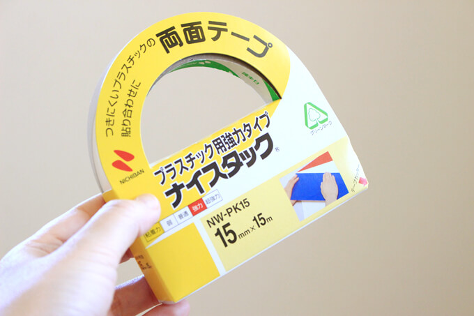 プラスチック用の揚力両面テープ
