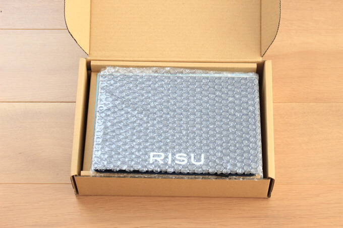 RISUから届くタブレットの箱