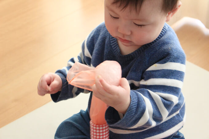 指先知育アイディア集 手作りもおもちゃも指を使って知能も高める月齢別の取り組み オウチーク