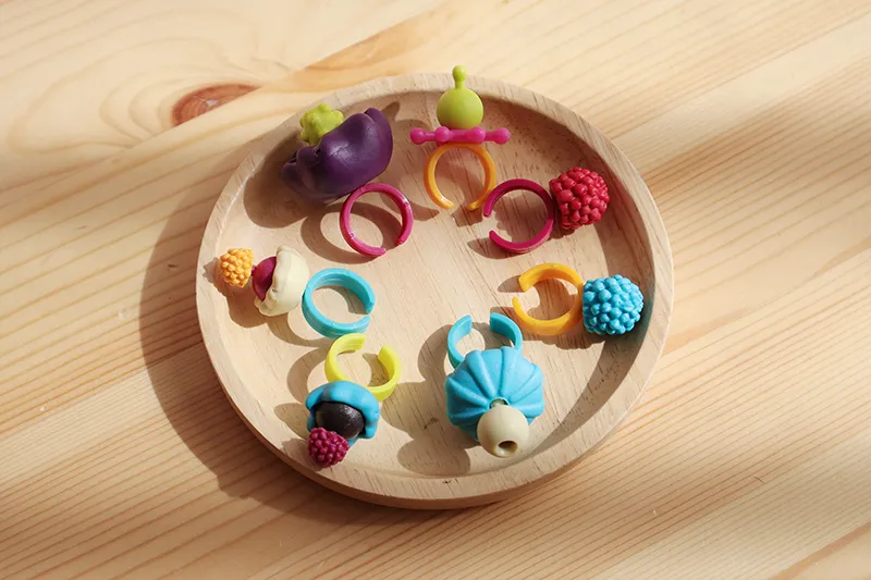 B.toys「ビーズジュエリー500ピース」で作った指輪たち