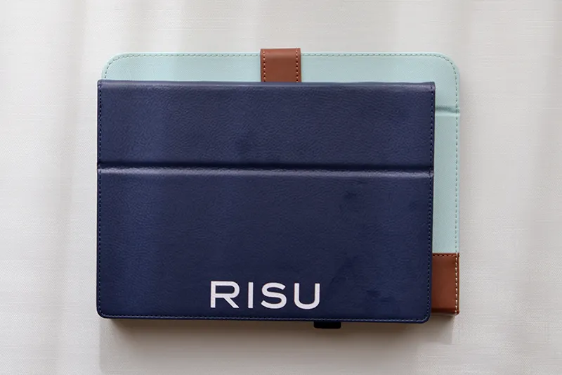RISUとスマイルゼミタブレットの大きさ比較