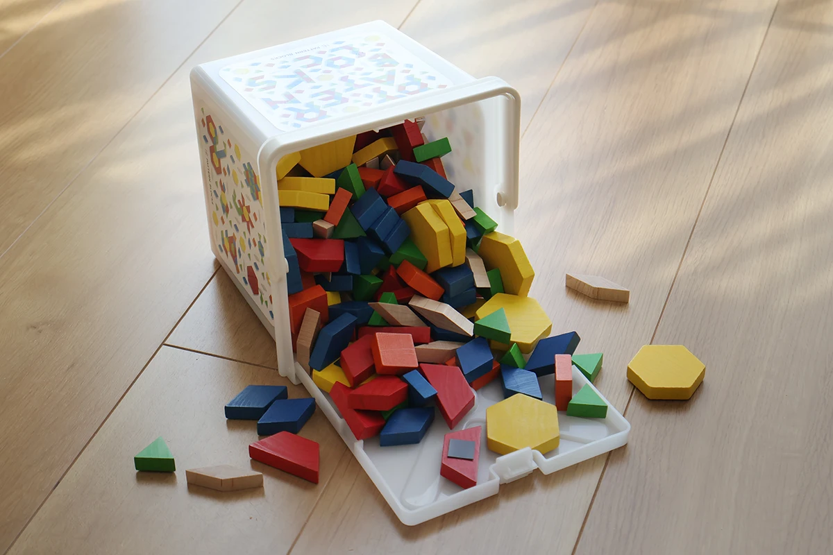 パターンブロックは効果が実感できる知育玩具！遊び方から選び方まですべて解説 | オウチーク！