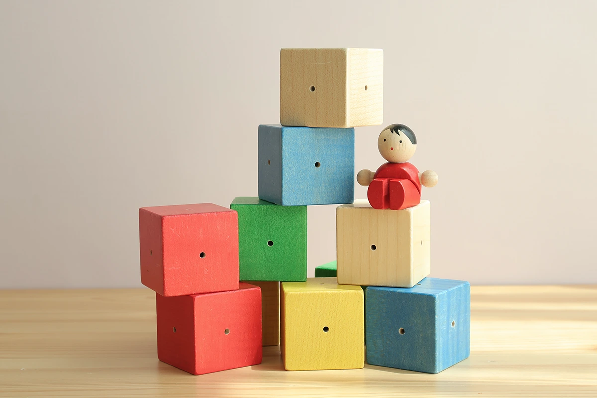 ジーナ社「ベビーキューブ」口コミ！音の鳴る積み木で赤ちゃんの好奇心を刺激するおすすめ玩具