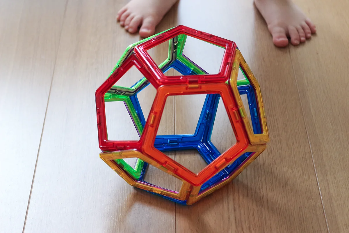 マグフォーマーで3歳児が作った作ったボール