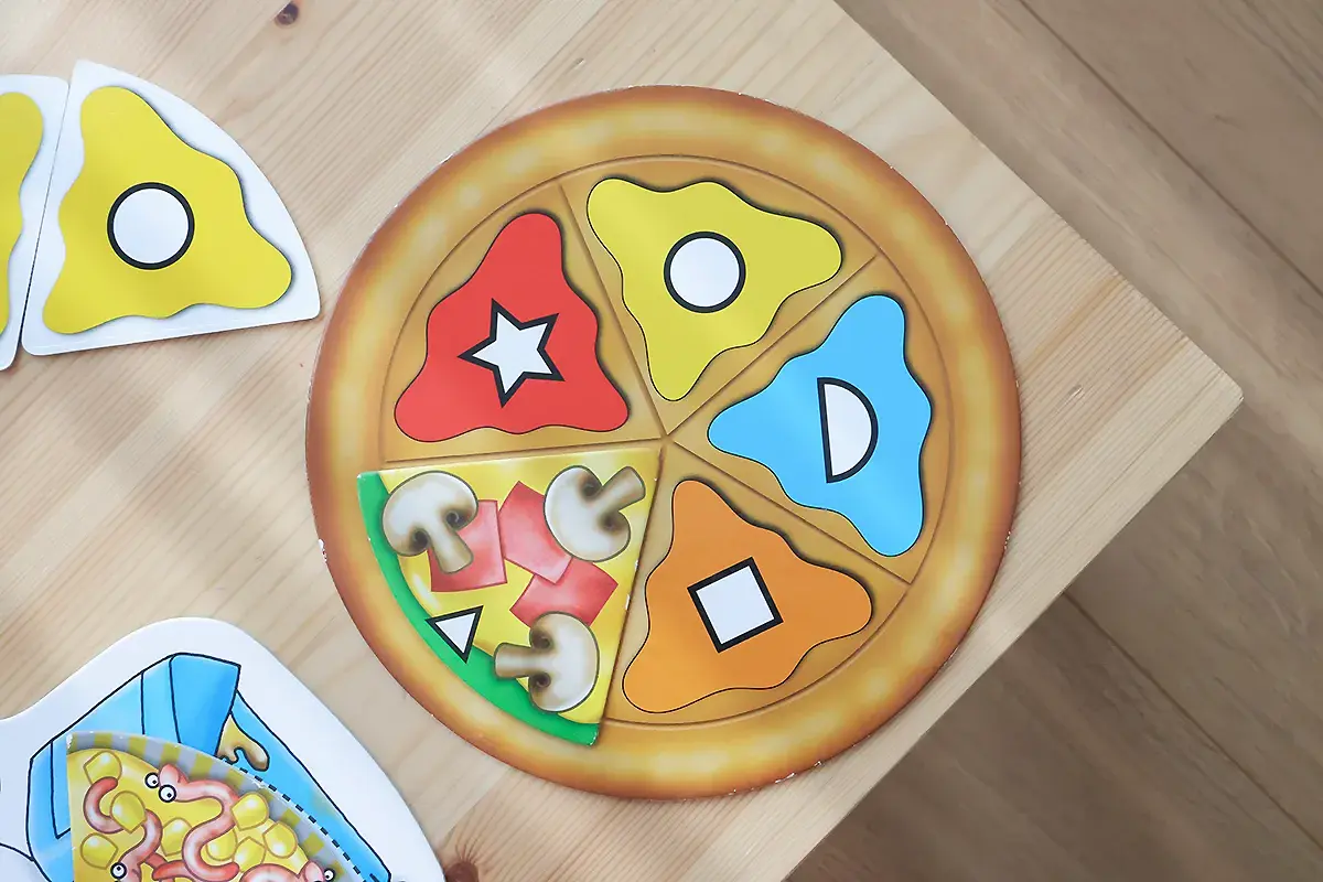 ボーネルンドのボードゲームpizza,pizza!（ピッツァピッツァ）のピザ台